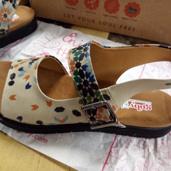 🆕Goby SandalsNEW🍀Size 11🍀New in box📦 fits to size,lovey neutral color print - Picture 14 of 16